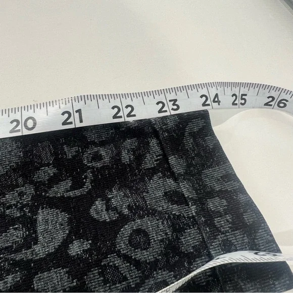 Gym Shark Women's Black Gray Animal Print Compression Leggings Size Medium - Picture 6 of 7